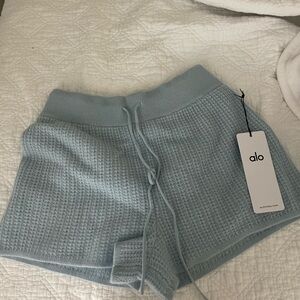 alo nwt never worn women’s cashmere high waisted waffle shorts size medium